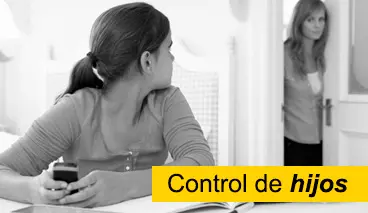 Detective privado realizando seguimiento de hijos adolescentes en situación de riesgo